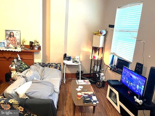 912 POINT ST, Camden, NJ 08102