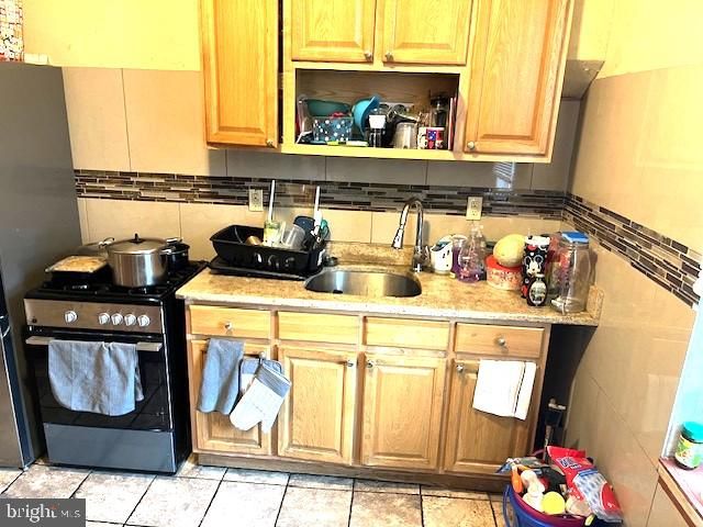 912 POINT ST, Camden, NJ 08102