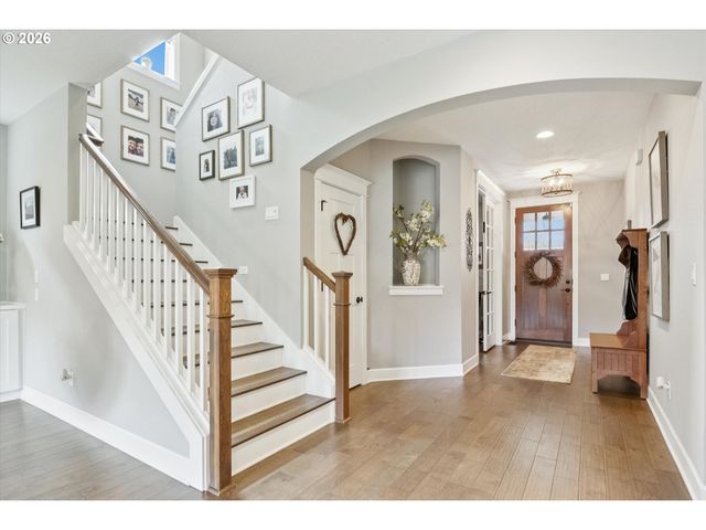 15928 STABLES Pl, Oregon City, OR 97045