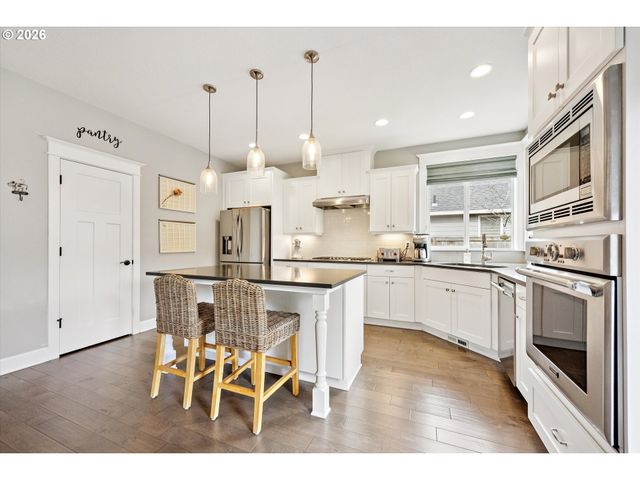 15928 STABLES Pl, Oregon City, OR 97045