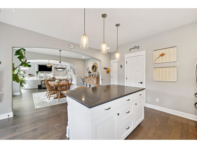 15928 STABLES Pl, Oregon City, OR 97045