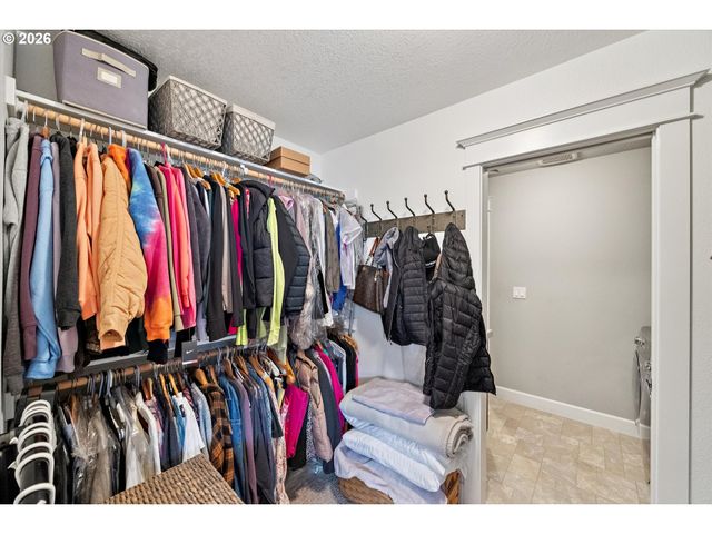 15928 STABLES Pl, Oregon City, OR 97045