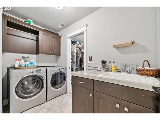 15928 STABLES Pl, Oregon City, OR 97045