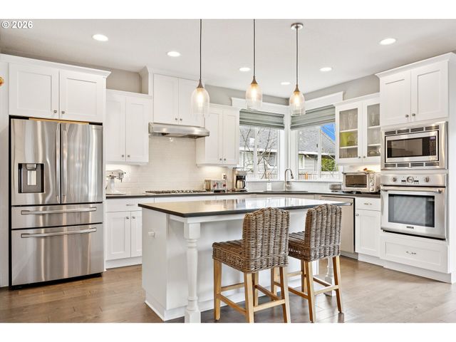 15928 STABLES Pl, Oregon City, OR 97045