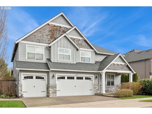 15928 STABLES Pl, Oregon City, OR 97045