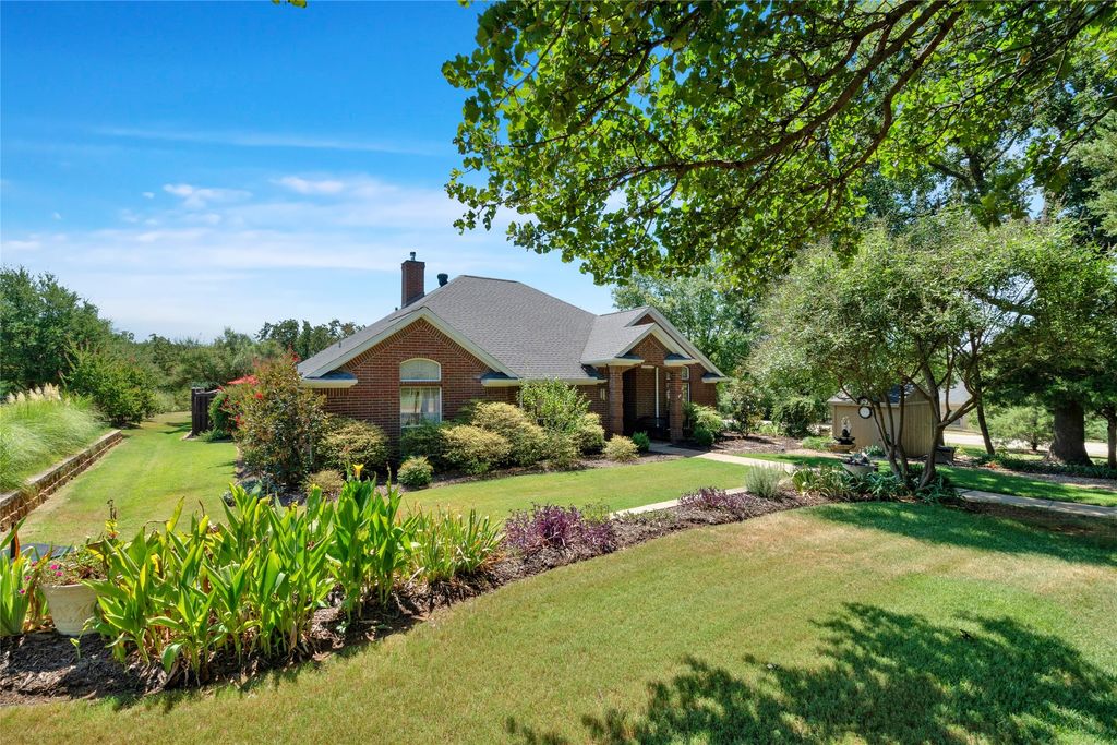 301 Onyx Drive, Oak Point, TX 75068