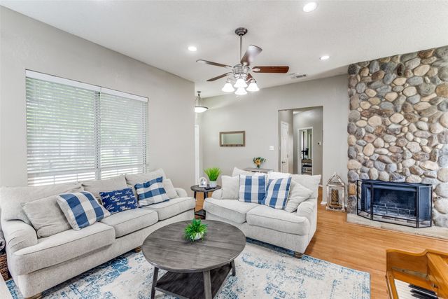 8594 Creekview Drive, Frisco, TX 75034