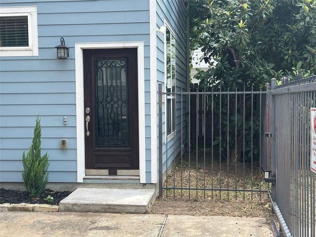 724 Link Road, Houston, TX 77009
