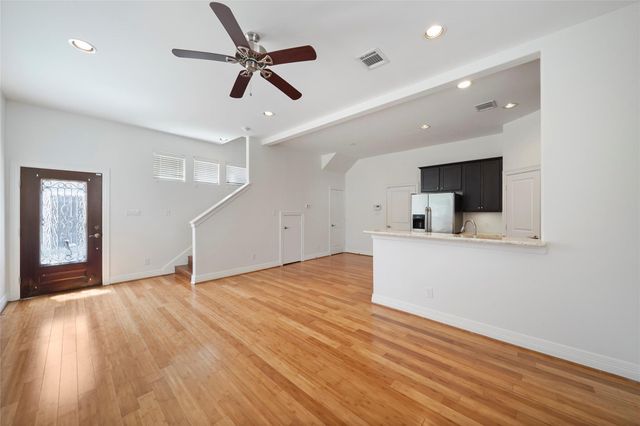 724 Link Road, Houston, TX 77009