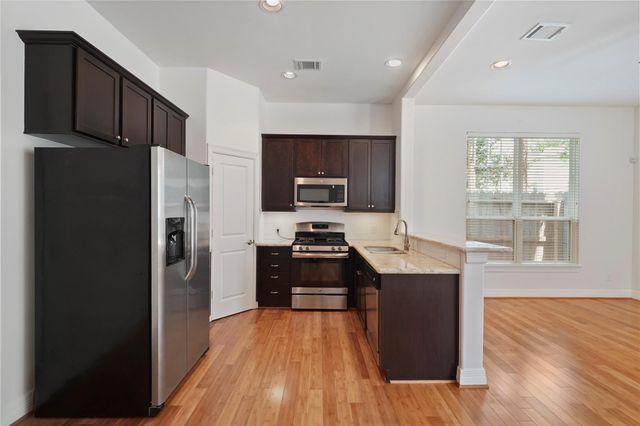 724 Link Road, Houston, TX 77009