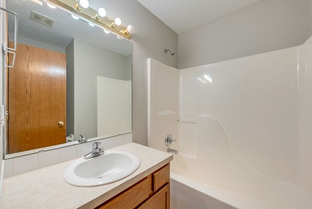 3420 E 52nd Street, Des Moines, IA 50317