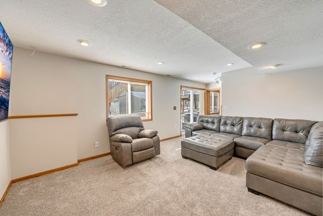 3420 E 52nd Street, Des Moines, IA 50317