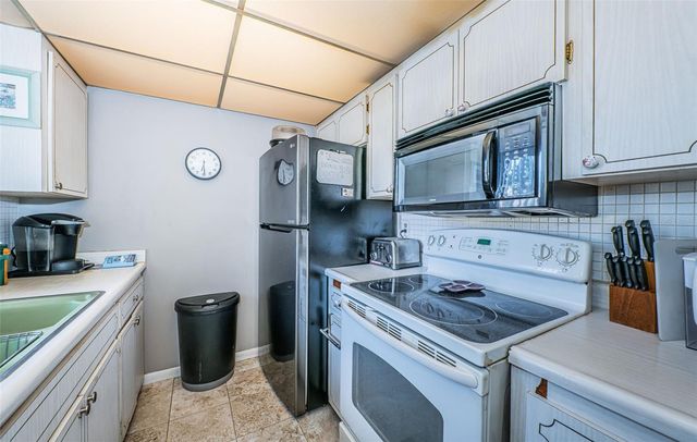 2001 GREENBRIAR BOULEVARD 7, Clearwater, FL 33763