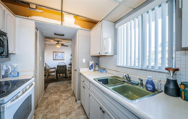 2001 GREENBRIAR BOULEVARD 7, Clearwater, FL 33763