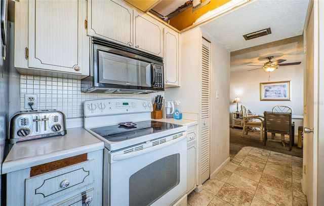 2001 GREENBRIAR BOULEVARD 7, Clearwater, FL 33763