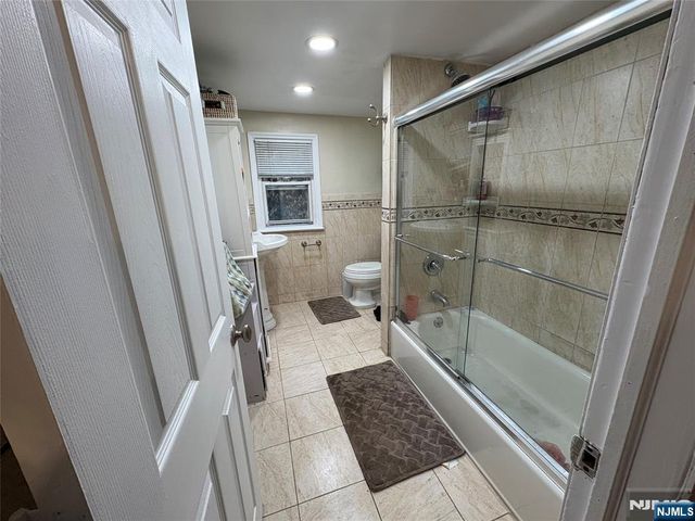 40 Sylvan Avenue, Bergenfield, NJ 07621