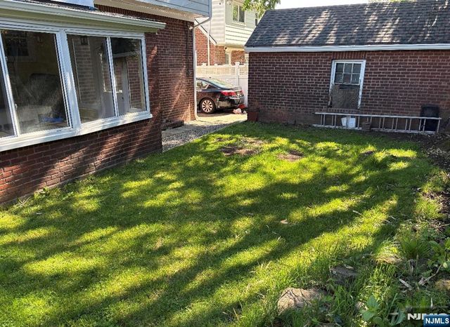 40 Sylvan Avenue, Bergenfield, NJ 07621