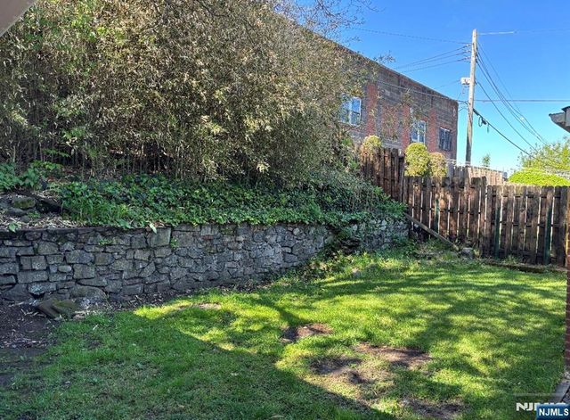 40 Sylvan Avenue, Bergenfield, NJ 07621