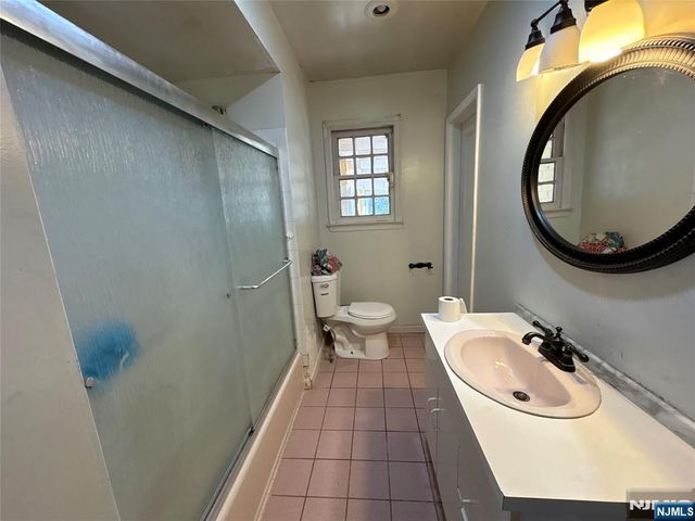 40 Sylvan Avenue, Bergenfield, NJ 07621