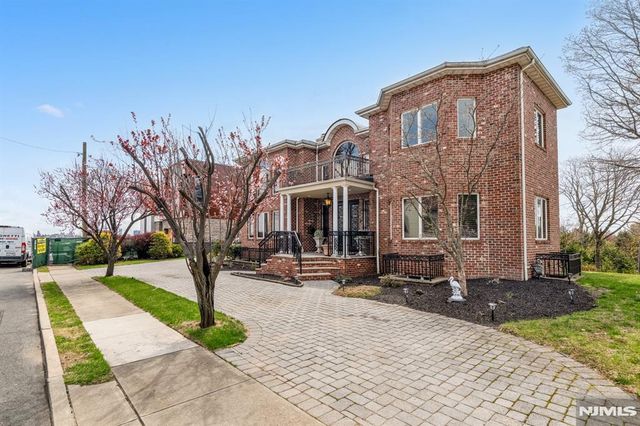 10 Fox Terrace, Cliffside Park, NJ 07010