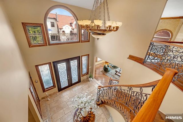 10 Fox Terrace, Cliffside Park, NJ 07010