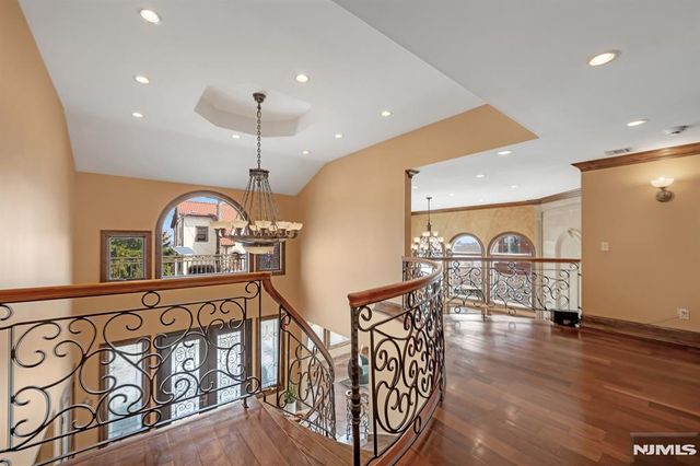 10 Fox Terrace, Cliffside Park, NJ 07010