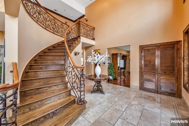 10 Fox Terrace, Cliffside Park, NJ 07010