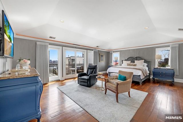 10 Fox Terrace, Cliffside Park, NJ 07010