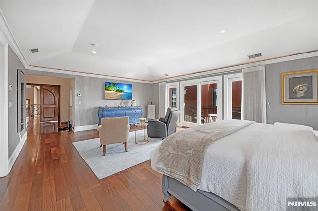 10 Fox Terrace, Cliffside Park, NJ 07010