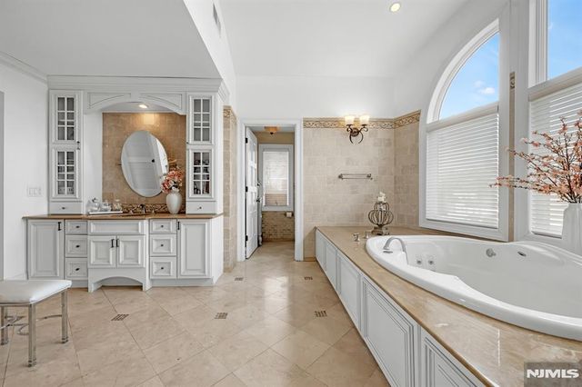 10 Fox Terrace, Cliffside Park, NJ 07010