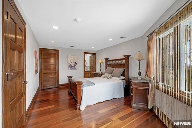 10 Fox Terrace, Cliffside Park, NJ 07010