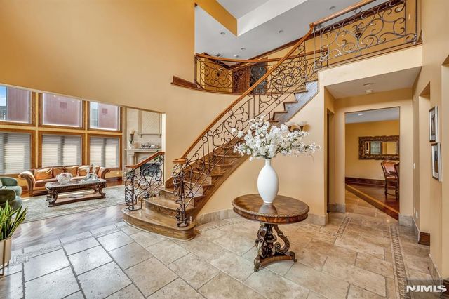 10 Fox Terrace, Cliffside Park, NJ 07010