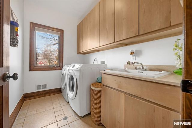 10 Fox Terrace, Cliffside Park, NJ 07010