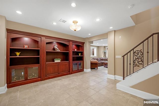 10 Fox Terrace, Cliffside Park, NJ 07010