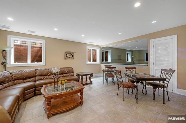 10 Fox Terrace, Cliffside Park, NJ 07010