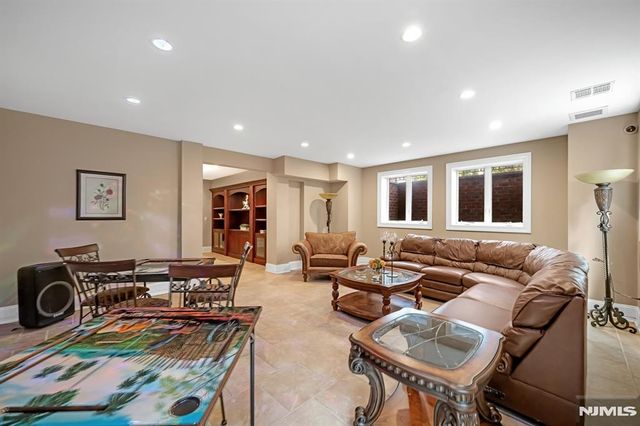 10 Fox Terrace, Cliffside Park, NJ 07010