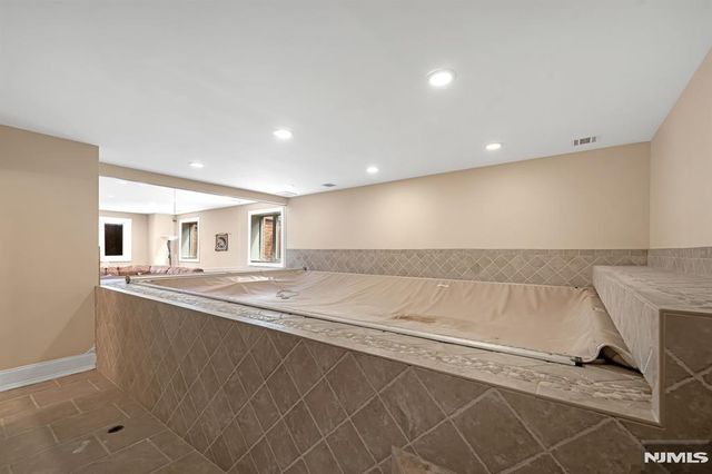 10 Fox Terrace, Cliffside Park, NJ 07010