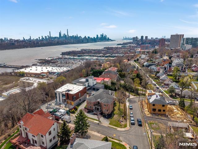 10 Fox Terrace, Cliffside Park, NJ 07010