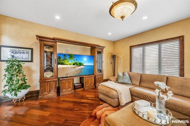 10 Fox Terrace, Cliffside Park, NJ 07010