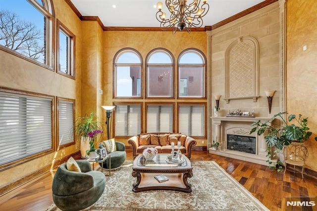 10 Fox Terrace, Cliffside Park, NJ 07010