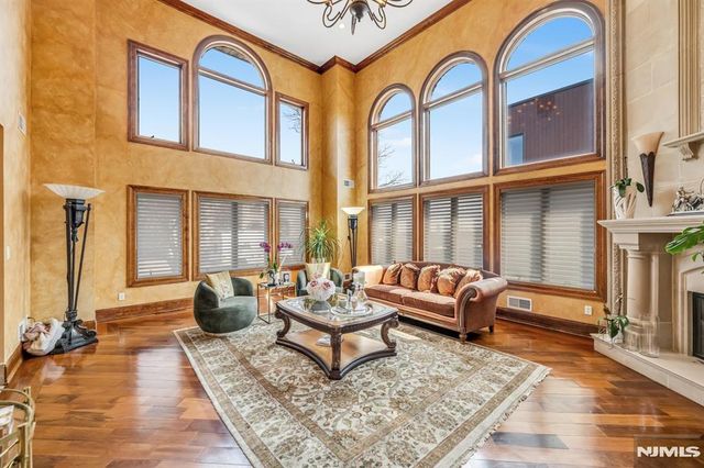 10 Fox Terrace, Cliffside Park, NJ 07010