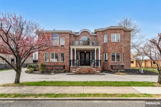 10 Fox Terrace, Cliffside Park, NJ 07010
