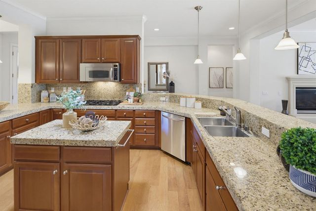 1230 Overland Ln, Lincoln, CA 95648
