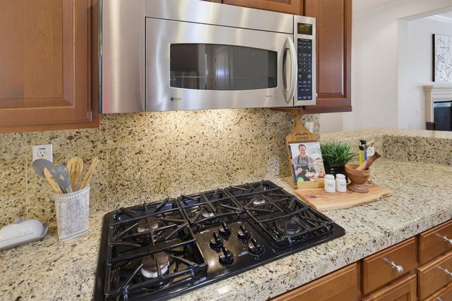 1230 Overland Ln, Lincoln, CA 95648