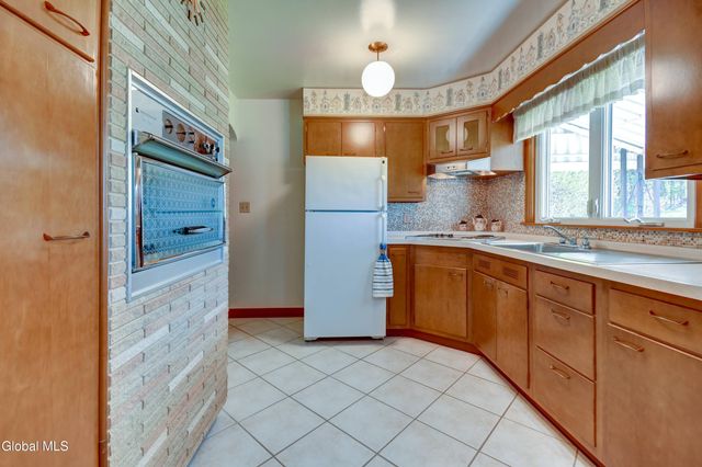 450 S Kingsboro Avenue, Johnstown, NY 12095