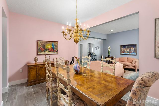 7 Severn Way, Monroe, NJ 08831