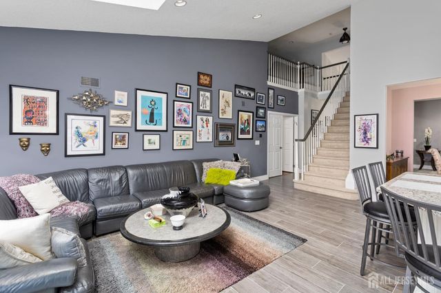 7 Severn Way, Monroe, NJ 08831