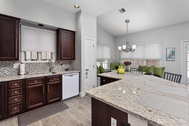 7 Severn Way, Monroe, NJ 08831