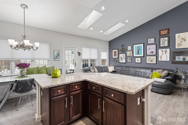 7 Severn Way, Monroe, NJ 08831