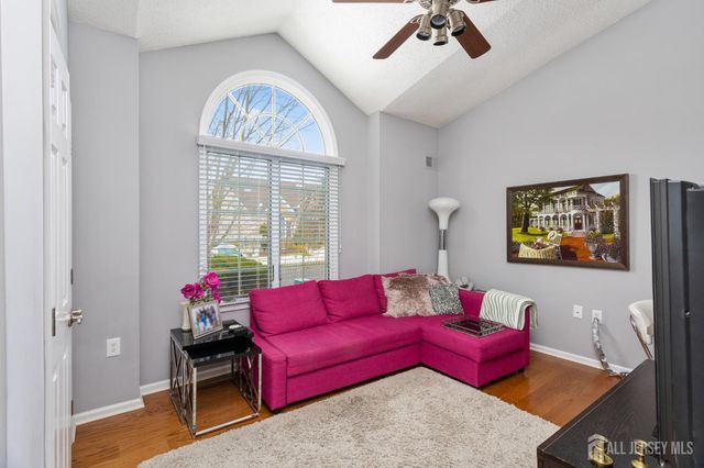 7 Severn Way, Monroe, NJ 08831